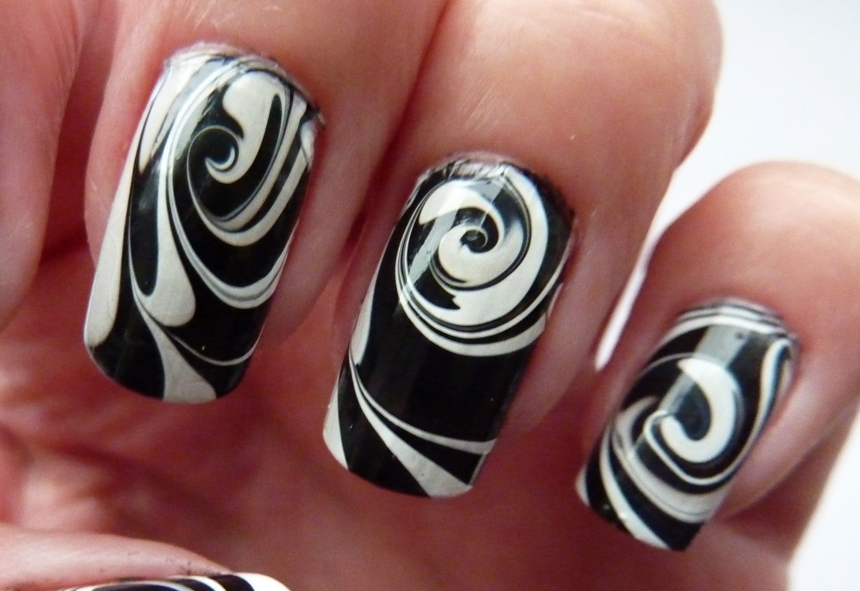 This Beautiful Water Marble Nail Art Design Is Hypnotizing! This Beautiful Water Marble Nail Art Design Is Hypnotizing!